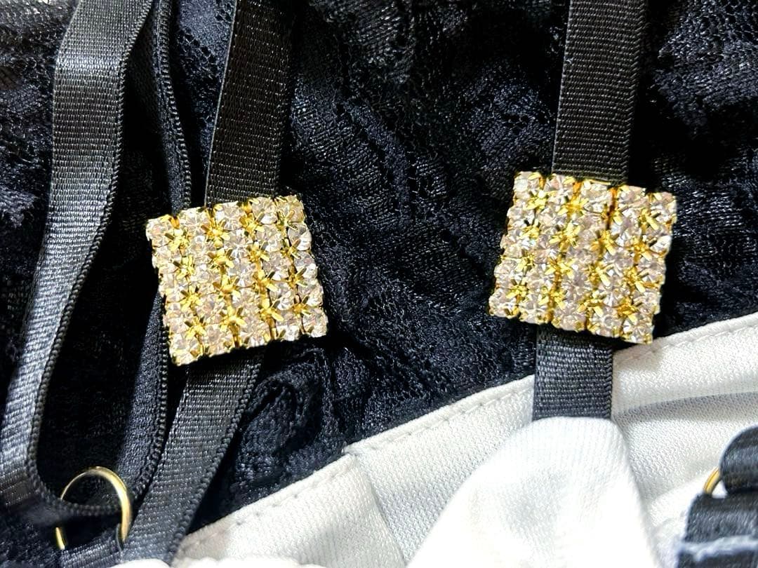 GOLDS♡肩紐ビジュー♡バックル付き♡ラッフルフリルレースキャミ